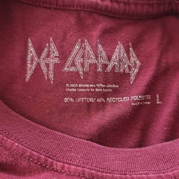 Def Leppard Men's Size Large Burgundy Yellow Logo Short Sleeve T-shirt - Picture 2 of 4